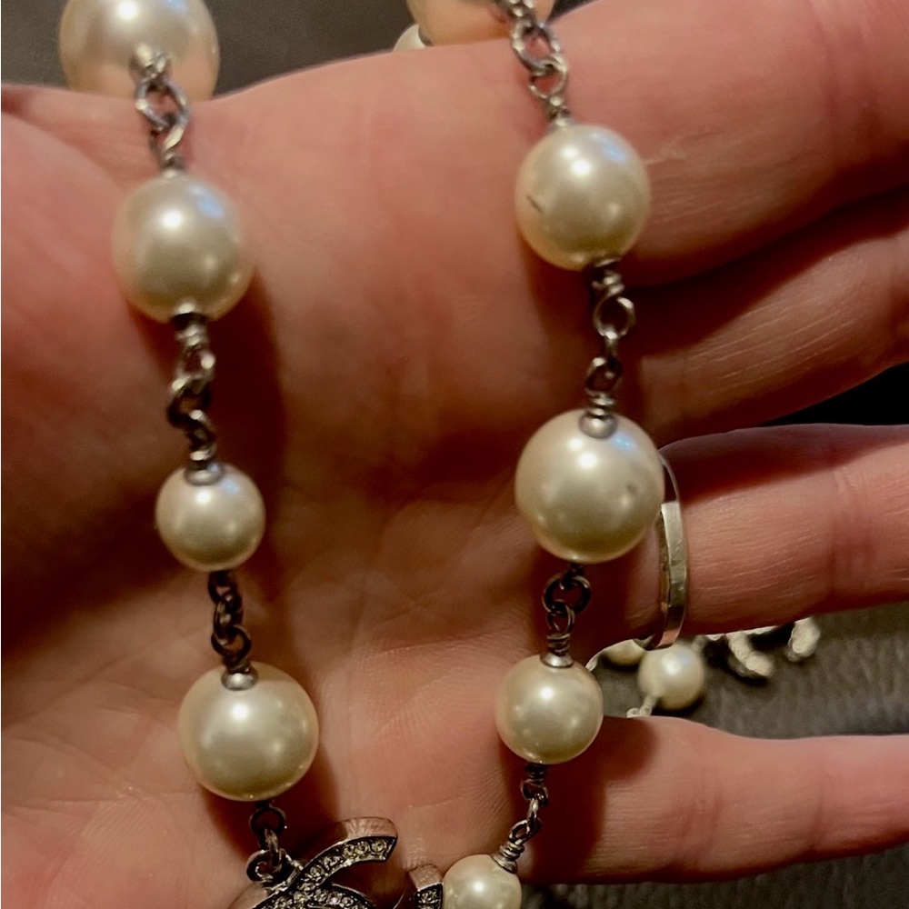 Authentic Chanel classic silver 5 CC pearl necklace - Picture 7 of 7